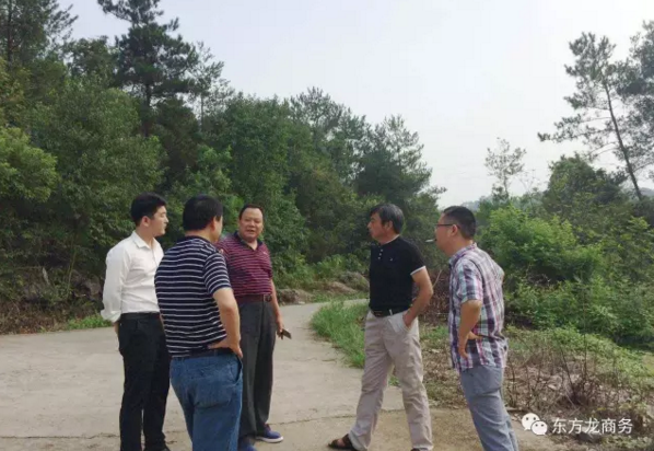 陪同金銀花種植深加工投資選址項目方考察湖南慈利縣,達成合作共識,三方共同簽訂投資意向協議 陪同金銀花種植深加工投資選址項目方考察湖南慈利縣,達成合作共識,三方共同簽訂投資意向協議