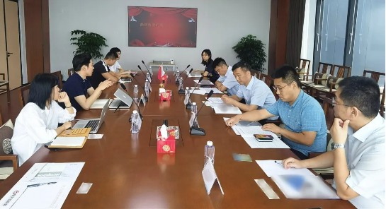 陪同政府園區(qū)赴高端芯片投資選址項目方對接考察，探討項目細節(jié)，力促合作落實
