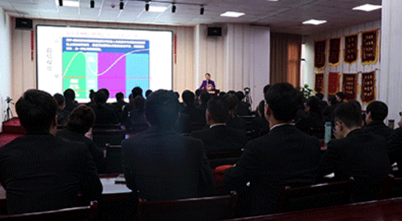 【素質(zhì)培訓(xùn)】東方龍商務(wù)集團(tuán)舉行員工職業(yè)培訓(xùn),提高職業(yè)化素質(zhì)