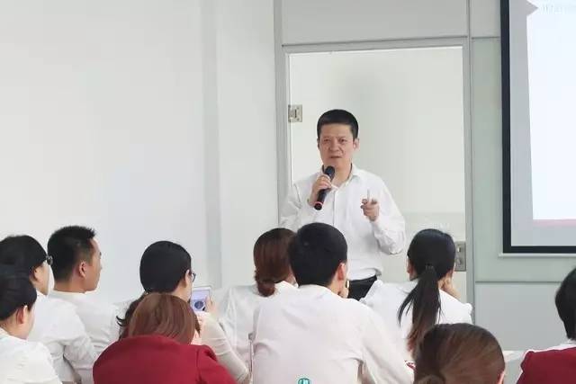 東方龍商務舉行月度工作總結表彰會,六月提質提速求突破 東方龍商務舉行月度工作總結表彰會,六月提質提速求突破