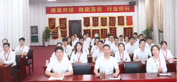 舉行新員工職業培訓,加強行業認知,塑造職業化心態,打造委托招商引資第一團隊! 舉行新員工職業培訓,加強行業認知,塑造職業化心態,打造委托招商引資第一團隊!