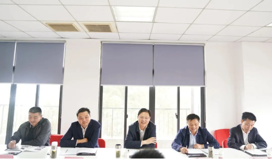 集團成功舉行湖北孝感應城市委托招商引資啟動會,強力助推四大重點產(chǎn)業(yè)創(chuàng)新轉(zhuǎn)型 集團成功舉行湖北孝感應城市委托招商引資啟動會,強力助推四大重點產(chǎn)業(yè)創(chuàng)新轉(zhuǎn)型