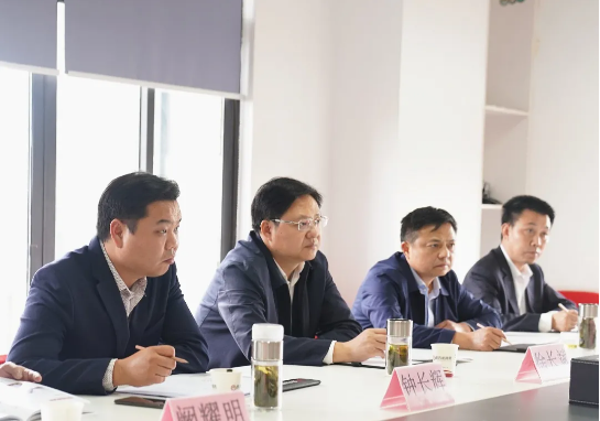 集團成功舉行湖北孝感應城市委托招商引資啟動會,強力助推四大重點產(chǎn)業(yè)創(chuàng)新轉(zhuǎn)型 集團成功舉行湖北孝感應城市委托招商引資啟動會,強力助推四大重點產(chǎn)業(yè)創(chuàng)新轉(zhuǎn)型
