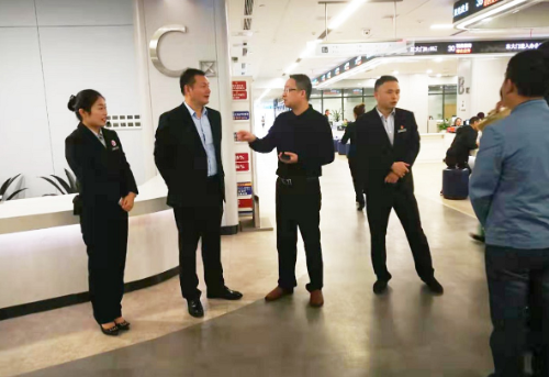 陪同上市企業(yè)切削工具制造投資選址項目方實地考察湖南岳陽政府園區(qū)投資環(huán)境，全面座談交流項目合作方案