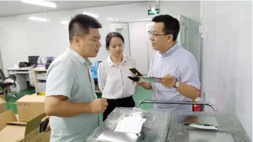 深圳分公司陪同政府園區(qū)赴高端顯示屏投資選址項(xiàng)目方對(duì)接考察，全面加快項(xiàng)目建設(shè)進(jìn)度