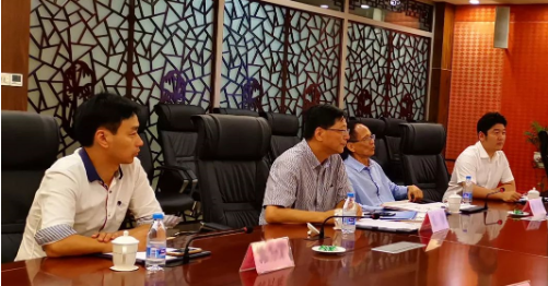 陪同政府園區(qū)赴高檔面料投資選址項(xiàng)目方對(duì)接考察，推動(dòng)地方紡織服裝產(chǎn)業(yè)轉(zhuǎn)型升級(jí)