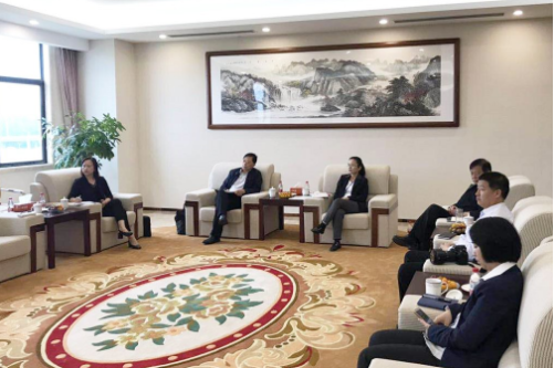 陪同政府園區(qū)對接考察高端包裝戶外型材投資選址項(xiàng)目，深化對接合作，推進(jìn)項(xiàng)目加快落地