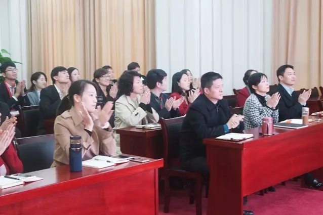 東方龍商務舉行月度工作總結,并部署下階段工作任務 東方龍商務舉行月度工作總結,并部署下階段工作任務