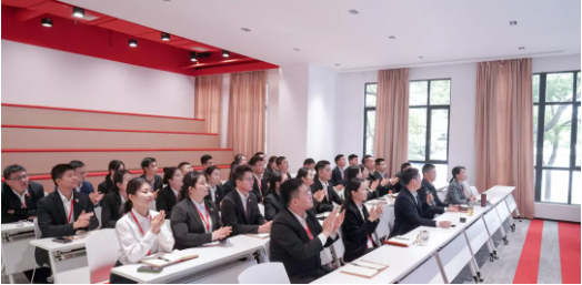 加大開發(fā)力度，迎接進(jìn)博會！10月下旬，集團(tuán)成功通過38個優(yōu)質(zhì)投資選址項目