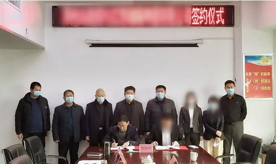 喜訊頻傳!僅14天,集團(tuán)助推河南某地方政府與品牌快消飲品擴(kuò)建投資選址項(xiàng)目方成功簽訂投資協(xié)議 喜訊頻傳!僅14天,集團(tuán)助推河南某地方政府與品牌快消飲品擴(kuò)建投資選址項(xiàng)目方成功簽訂投資協(xié)議
