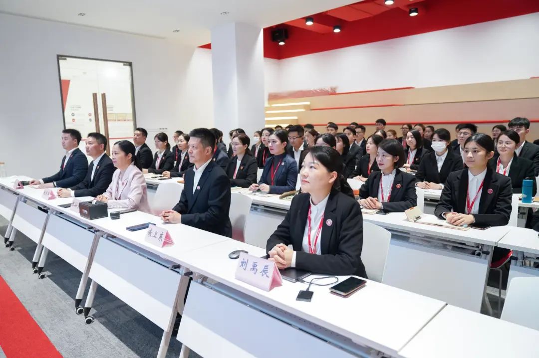 借助“進(jìn)博磁力”，搶抓發(fā)展新機(jī)！10月下旬，集團(tuán)成功通過35個(gè)優(yōu)質(zhì)投資選址項(xiàng)目