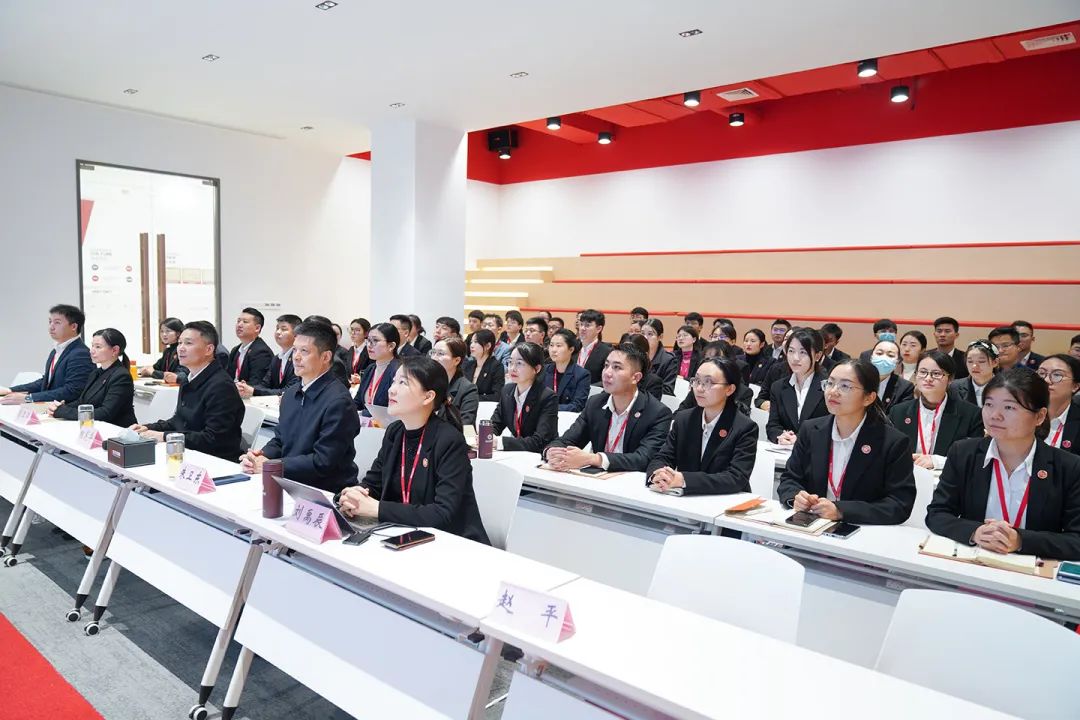 聚焦重點(diǎn)，拓寬渠道，重“精”重“效”，推動(dòng)落地！11月中旬，集團(tuán)成功通過33個(gè)優(yōu)質(zhì)投資選址項(xiàng)目