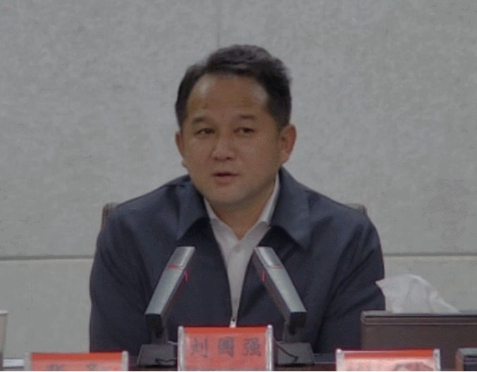 新疆輪臺縣·東方龍商務(wù)委托招商引資合作座談會成功舉行！集團榮獲“2022年度輪臺縣招商引資先進(jìn)集體”稱號