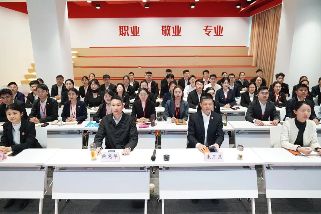走進東方龍、牽手東方龍、成就招商之路！4月中旬，集團31個優(yōu)質(zhì)投資選址項目成功通過評估