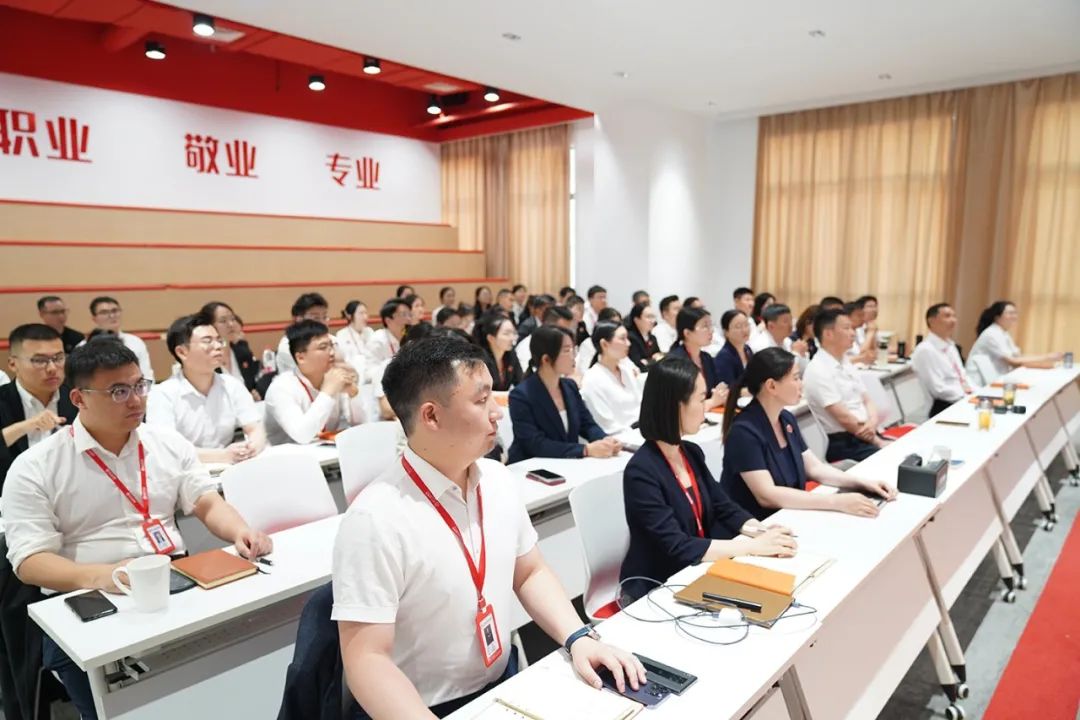 從心出發(fā)，向心而行！東方龍商務(wù)集團組織《十年發(fā)展與心性領(lǐng)導(dǎo)力》主題培訓(xùn)！