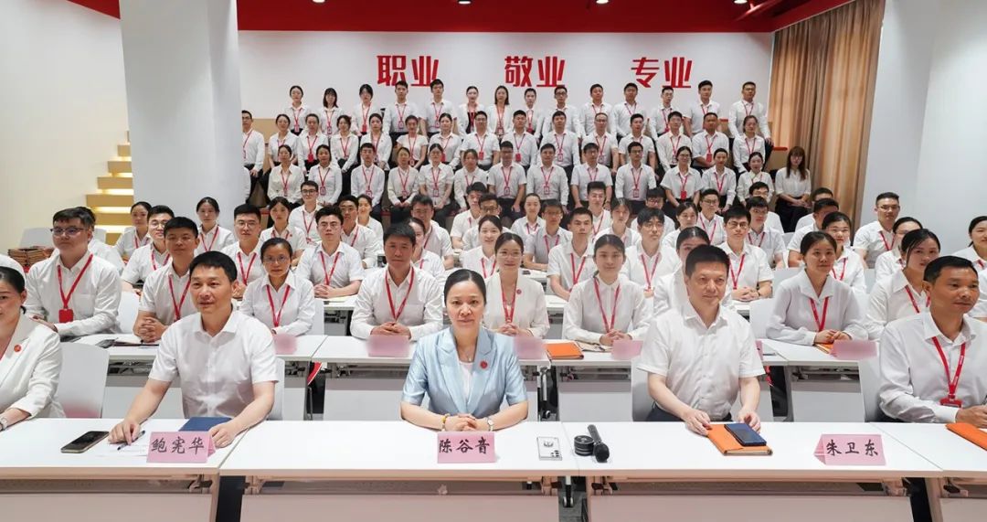 再獲殊榮！東方龍商務(wù)集團喜獲2023年度上海市“專精特新”企業(yè)稱號！