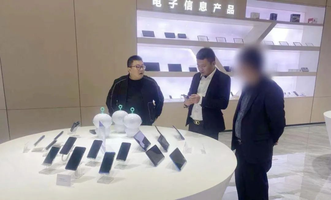 英業達等知名企業合作商！光電顯示觸控模組生產投資選址項目方反向考察四川某地方政府