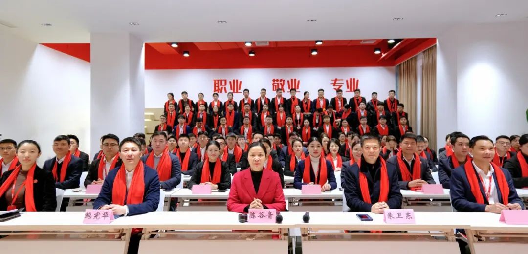 龍行龘龘，開拓新程！東方龍商務(wù)集團(tuán)舉行成立10周年暨2023年度總結(jié)表彰大會(huì)
