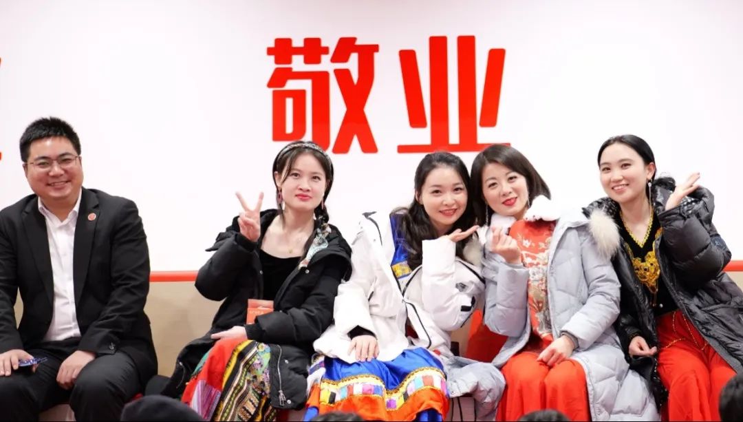 歡慶不止，夢(mèng)想前行！東方龍商務(wù)集團(tuán)“筑夢(mèng)十年，有龍則靈”年度盛典圓滿落幕！