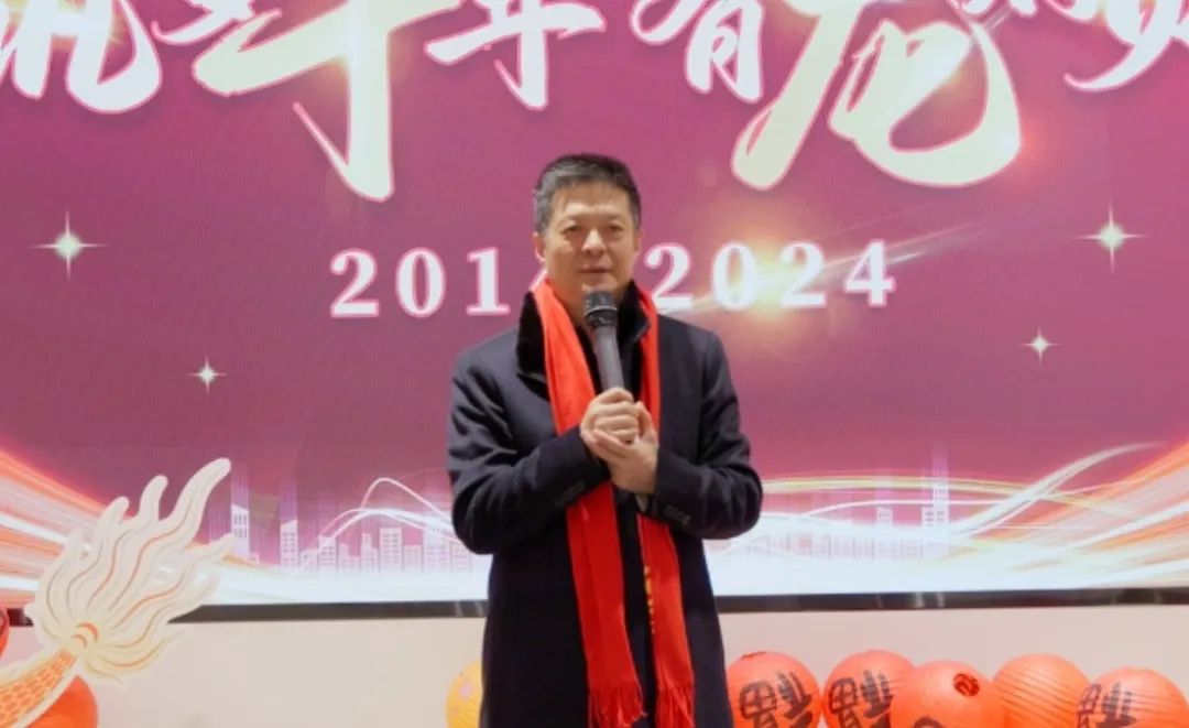 歡慶不止，夢(mèng)想前行！東方龍商務(wù)集團(tuán)“筑夢(mèng)十年，有龍則靈”年度盛典圓滿落幕！