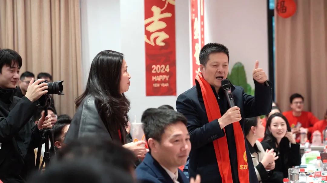 歡慶不止，夢(mèng)想前行！東方龍商務(wù)集團(tuán)“筑夢(mèng)十年，有龍則靈”年度盛典圓滿落幕！