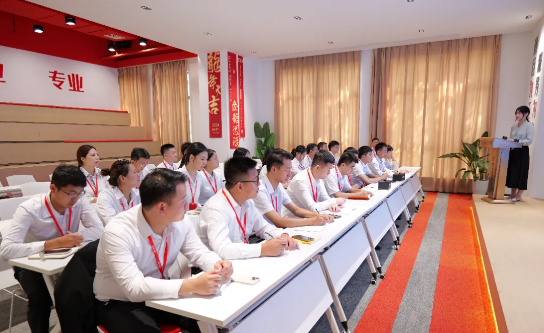 立足新起點，起航新征程！東方龍商務(wù)組織新人職業(yè)培訓(xùn)