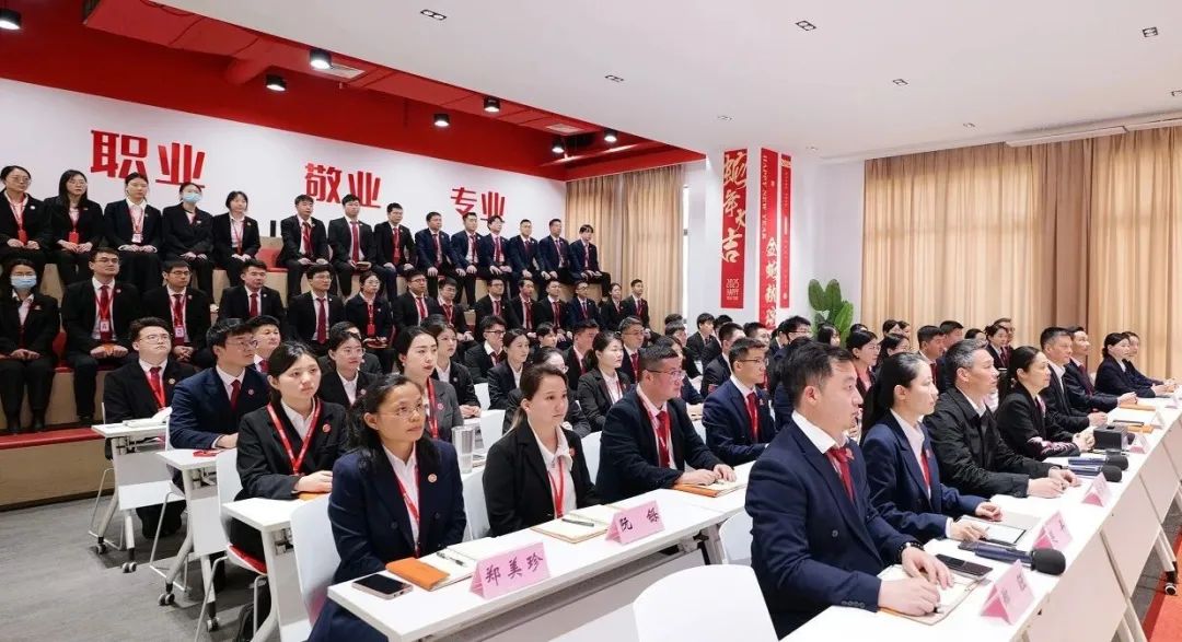 上海東方龍商務集團召開一季度“開門紅”總結表彰暨“奔跑二季度”競賽動員會