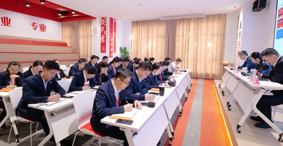 上海東方龍商務集團召開一季度干部會議，剖析發展現狀，明確“奔跑二季度”沖刺方向