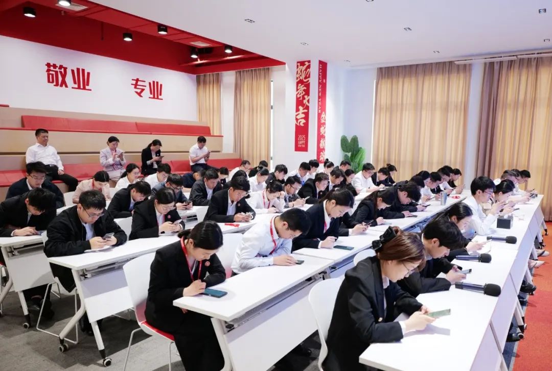 上海東方龍商務(wù)集團(tuán)組織《招商知識(shí)及業(yè)務(wù)能力》測(cè)評(píng)考試，鍛造“精兵強(qiáng)將”招商隊(duì)伍！