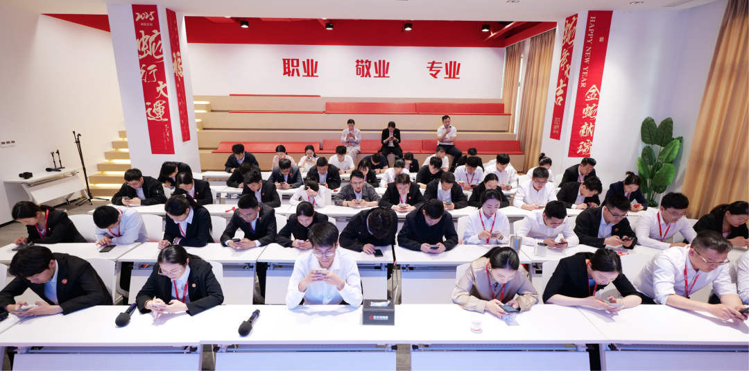 上海東方龍商務(wù)集團(tuán)組織《招商知識(shí)及業(yè)務(wù)能力》測(cè)評(píng)考試，鍛造“精兵強(qiáng)將”招商隊(duì)伍！