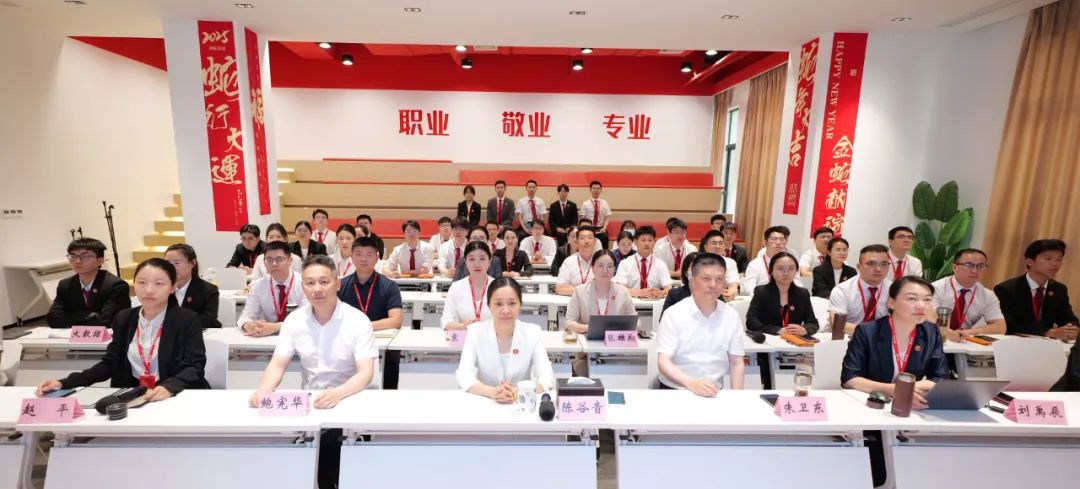 聚集大產(chǎn)業(yè)、大鏈主項(xiàng)目，帶動(dòng)大發(fā)展！5月下旬，集團(tuán)共31個(gè)優(yōu)質(zhì)投資選址項(xiàng)目通過(guò)評(píng)估