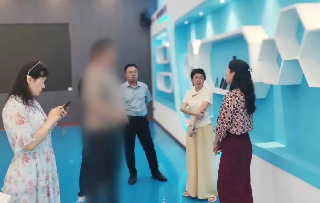 細分領域“單項冠軍”企業！高端柔性電子擴建投資選址項目方反向考察四川某地方政府