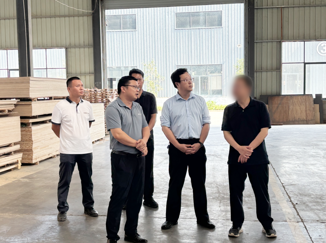 打破技術(shù)壁壘！行業(yè)領(lǐng)先板材膠粘劑生產(chǎn)擴(kuò)建投資選址項(xiàng)目方反向考察廣西某地方政府