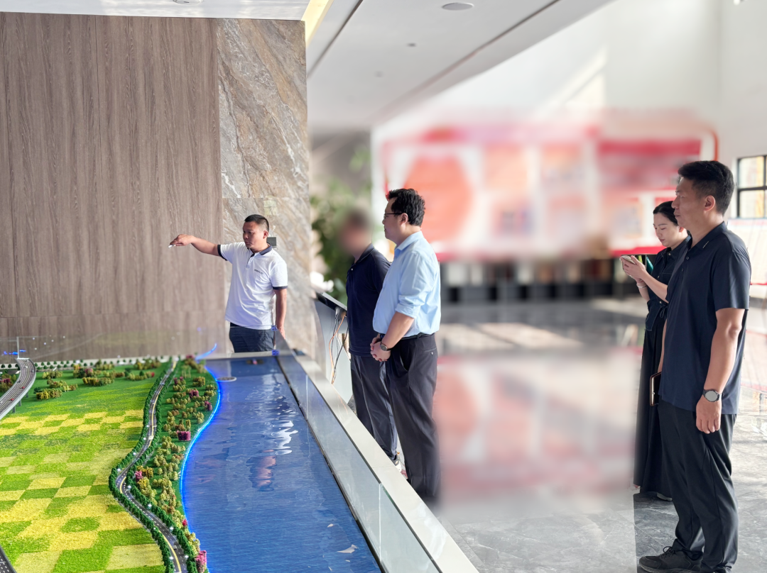 打破技術(shù)壁壘！行業(yè)領(lǐng)先板材膠粘劑生產(chǎn)擴(kuò)建投資選址項(xiàng)目方反向考察廣西某地方政府