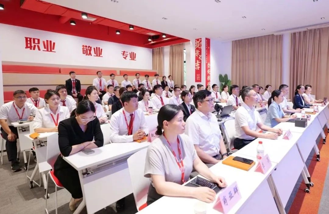 直播進(jìn)行時(shí)！吸引全國400多家政府園區(qū)及企業(yè)代表在線參會(huì)！8月中旬，集團(tuán)共30個(gè)優(yōu)質(zhì)投資選址項(xiàng)目通過評(píng)估