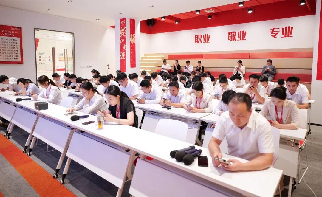 上海東方龍商務集團組織《下半年招商知識及業務能力測評》考試，為政府招商引資提供強大的智力支持和人才保障！